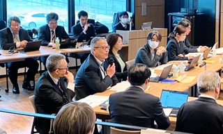 神戸医療産業都市の将来像について意見交換した検討会＝神戸市中央区港島南町６、クリエイティブラボ神戸