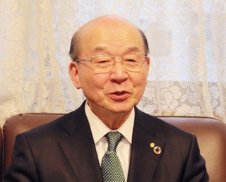 兵庫の経済について語る兵庫県商工会連合会の小寺博史会長＝神戸市中央区花隈町、県商工会館