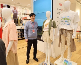 ２９日のオープンに向け、地域の旗艦店としての意気込みを語る斎藤敦史店長＝２７日午後、神戸市中央区三宮町１、ユニクロ神戸三宮店（撮影・長嶺麻子）