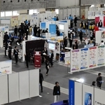 多くの学生が訪れた「マイナビ就職ＥＸＰＯ」の大阪会場＝大阪市住之江区南港北１、インテックス大阪