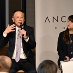 ロック・フィールドの古塚孝志社長（左）と赤松沙和記者が話し合った「アンカー記者サロン」＝神戸市中央区加納町４、アンカー神戸（撮影・風斗雅博）