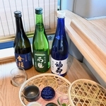 「ゆいプリマ　オリビア」の車内で提供される予定の日本酒＝神戸市中央区港島南町７、神姫バス神戸営業所（撮影・風斗雅博）