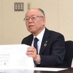 ２０２４年１月期連結決算の発表で会見するトーホーの古賀裕之社長＝神戸市東灘区向洋町西５、同社本社