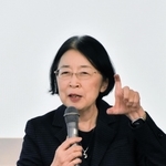 子育てをしながら働いてきた経験を振り返る村木厚子さん＝神戸市灘区六甲台町