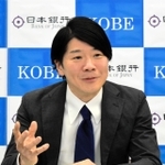 兵庫県内の金融経済概況を解説する竜田博之・日銀神戸支店長＝神戸市中央区京町