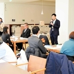 活発に論議する「ＫＯＢＥ採用イノベーションスクール」（提供）