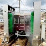 「のせでんレールウェイフェスティバル」で予定されている洗車体験では、電車が洗車機を通過する様子を車内から見学できる（能勢電鉄提供）