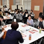 兵庫県内の大手企業３社による女性技術者の交流会。日頃の悩みなどを語り合った＝２０２３年９月、神戸市脇浜海岸通２の神戸製鋼所本社