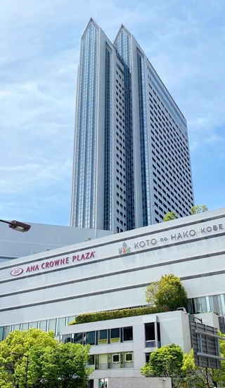 ＷＤＢホールディングスのグループ会社が入居するコトノハコ神戸。ＡＮＡクラウンプラザホテル神戸が入る建物の低層階にある＝神戸市中央区北野町１