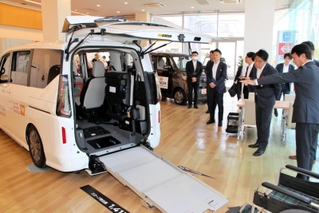日産自動車の福祉車両を全車種展示する「神戸福祉車両体感ギャラリー館」＝神戸市東灘区御影塚町４