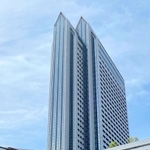 ＷＤＢホールディングスのグループ会社が入居するコトノハコ神戸。ＡＮＡクラウンプラザホテル神戸が入る建物の低層階にある＝神戸市中央区北野町１