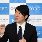 兵庫県内の経済状況について語る日銀神戸支店の竜田博之支店長＝神戸市中央区京町