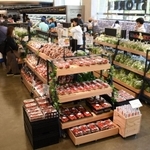 地場野菜を豊富にそろえた「ヤマダストアー六甲アイランド店」＝神戸市東灘区向洋町中２