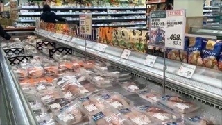 食材と調味料を組み合わせたメニュー提案型売り場の様子。改装で、さらに提案力を強化する＝西宮市小松北町、コープ西宮東（コープこうべ提供）