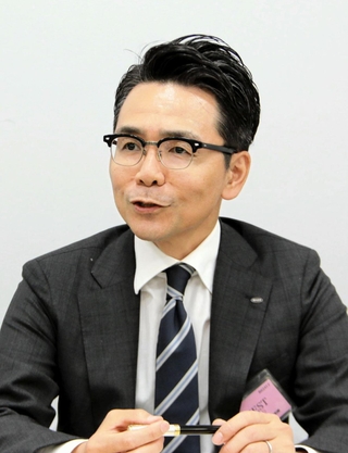 ２０２４年４月中間連結決算発表に臨むハイレックスコーポレーションの寺浦太郎社長＝大阪市中央区