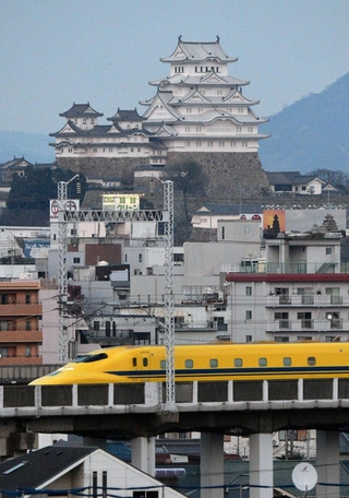 姫路市内を走るドクターイエロー＝２０１４年１２月