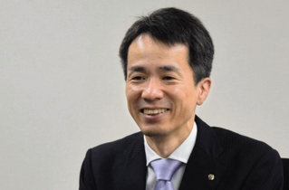今後の抱負を語る播州信用金庫の和田高広理事長＝姫路市南駅前町