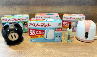 アースノーマットの商品。ブタの形の商品は２００７年の発売以来、売れ続けているロングセラー＝赤穂市坂越、アース製薬坂越工場