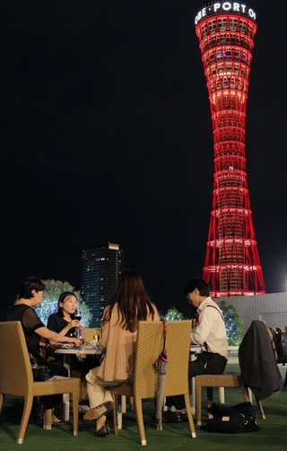 港町・神戸の夜景を眺めながらバーベキューが楽しめる会場＝神戸市中央区波止場町、ホテルオークラ神戸