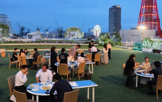 港町・神戸の夜景を眺めながらバーベキューが楽しめる会場＝神戸市中央区波止場町、ホテルオークラ神戸