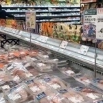 食材と調味料を組み合わせたメニュー提案型売り場の様子。改装で、さらに提案力を強化する＝西宮市小松北町、コープ西宮東（コープこうべ提供）