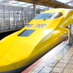 引退が発表されたドクターイエロー。先頭車両の前部にはカメラを備える＝２０１７年９月、岡山駅