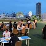 港町・神戸の夜景を眺めながらバーベキューが楽しめる会場＝神戸市中央区波止場町、ホテルオークラ神戸