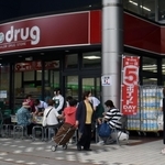 27日オープンした「Ｖ・ドラッグ本多聞店」＝神戸市垂水区本多聞１