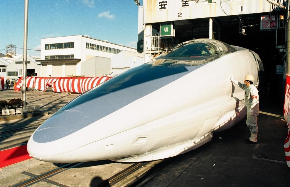新幹線「500系」27年に引退へ 老朽化で30年の歴史に幕 外観や