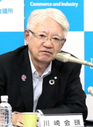 定例会見に臨む川崎博也会頭＝神戸市中央区港島中町６、神戸商工会議所（撮影・谷口夏乃）