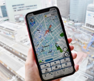 デンソーテンなどが開発したアプリ「Ｂｅ　Ｋｏｂｅ　Ｆｕｎ！」の画面。地図に提携店舗や観光スポットなどが示される＝神戸市中央区