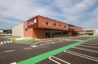 「ＢＣＰ資金」を活用した融資を受け、建て替え再オープンする「カワベ姫路城東店」（カワベ提供）