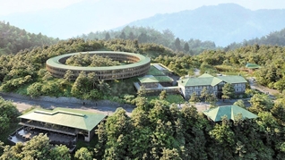 六甲山サイレンスリゾート内に新設する予定の高級ホテル（左の円盤状の建物）の完成予想パース（八光自動車工業提供）