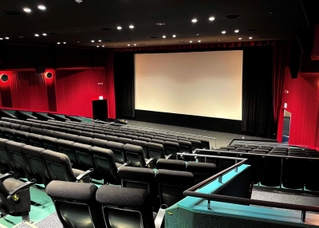 ２９６席を備える「アミュスタ！ＫＯＢＥ」の映画ゾーン（大栄環境提供）