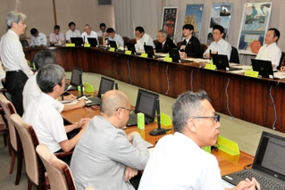 赤字が深刻な兵庫県内のＪＲローカル線の利用促進策について話し合った協議会＝県庁