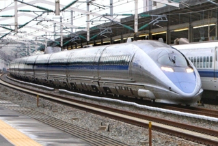 「のぞみ」時代の新幹線５００系＝２０１０年、ＪＲ西明石駅