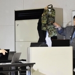 新商品の開発に向けて発表する参加企業の担当者と金谷勉さん（左）＝西宮市西宮浜１、西宮浜産業交流会館