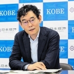 兵庫県内の金融経済概況について説明する日銀神戸支店の別所昌樹支店長＝神戸市中央区京町