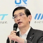 新幹線５００系の営業運転終了を発表するＪＲ西日本の長谷川一明社長＝24日午後、大阪市北区