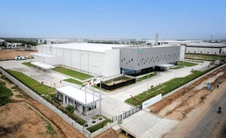 建屋が完成したシスメックスのインド新工場（同社提供）