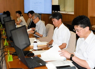 分収林地の森林管理のあり方などについて話し合われた有識者委員会の第２回会合＝兵庫県庁