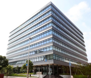 神戸製鋼所神戸本社＝神戸市中央区脇浜海岸通（撮影・斎藤雅志）