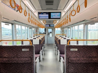 ＪＲ神戸線で「快速うれしート」が設定される２２５系車両の車内（ＪＲ西日本提供）