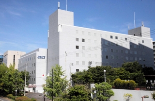 神戸・ポートアイランドに構えるアシックス本社＝神戸市中央区港島中町７