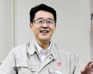 小坂伊知郎氏
