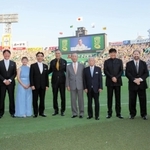 甲子園球場にゆかりのある各界の著名人がそろった１００周年記念式典＝１日午後、西宮市甲子園町（阪神タイガース提供）