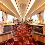 新観光列車「はなあかり」のグリーン車の１人用席（ＪＲ西日本提供）