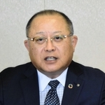 インタビューに応じる尼崎信用金庫の作田誠司理事長＝尼崎市開明町