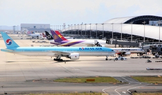 ９月４日に開港３０周年を迎える関西空港。多彩な旅客機が発着する