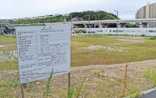 オーケーが取得した出店用地。神戸市道舞子多聞線沿いで、神戸淡路鳴門自動車道の垂水インターチェンジの近く＝神戸市垂水区小束山本町４
